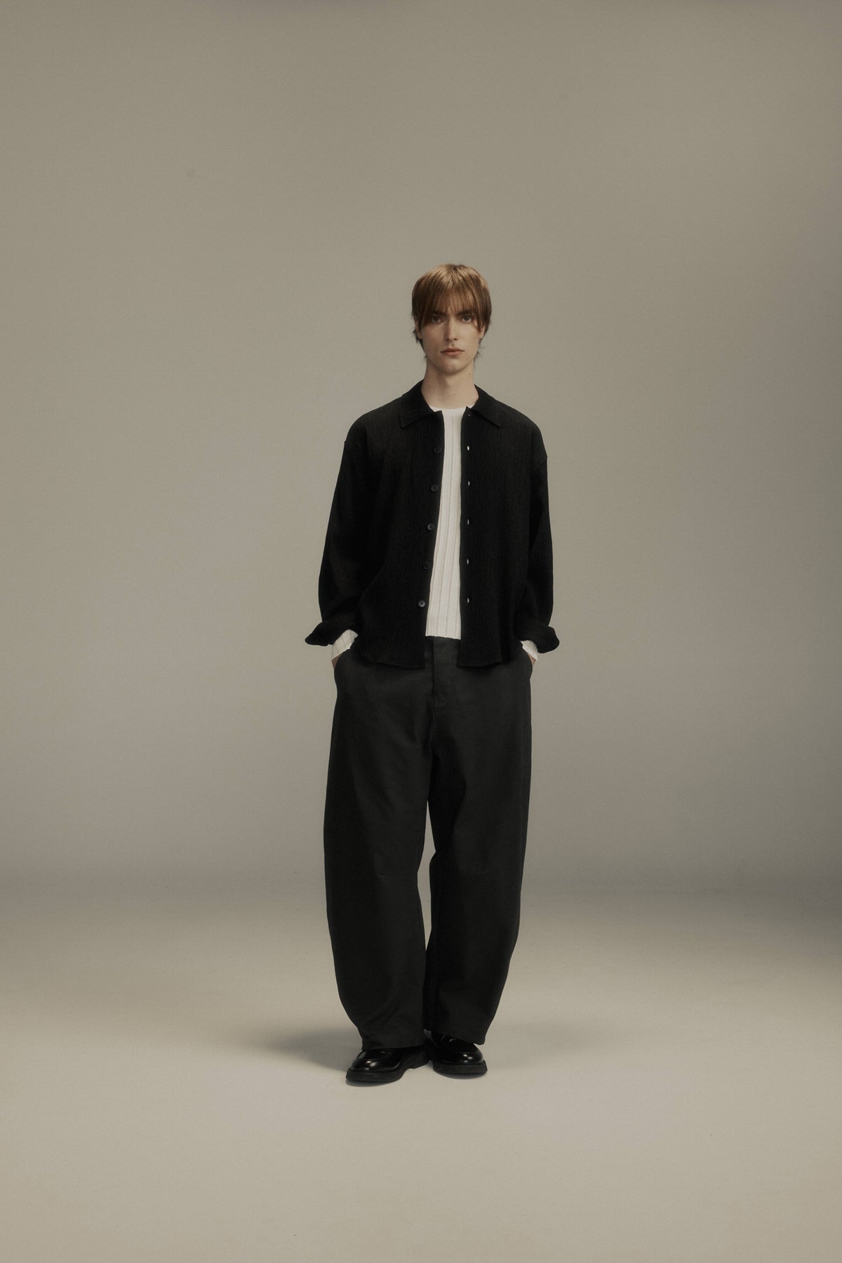 files/BlackPleatedShirt02.jpg