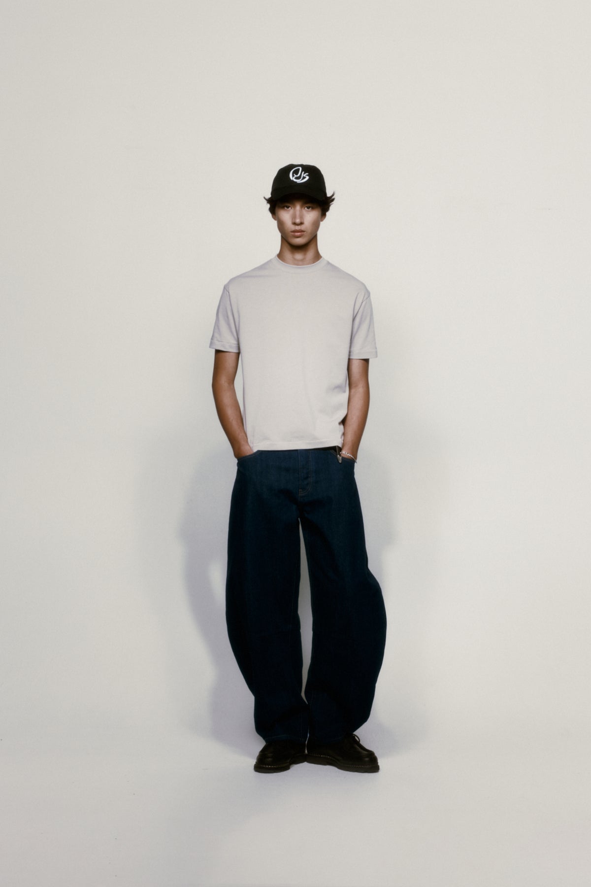 files/GreySlimTee-ECOM.jpg